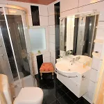 Berlinurlaub Im Gruenen, 6 Betten, Pool, Sauna, Spielplatz, Grill, Tischtennis