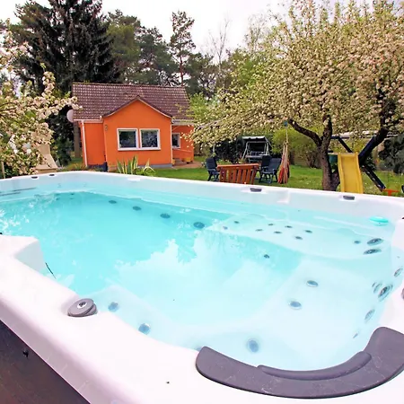 Berlinurlaub Im Gruenen, Pool-whirlpool Beheizt, Sauna, Spielplatz, Grill, 3 Doppelzimmer بيت للعطل *