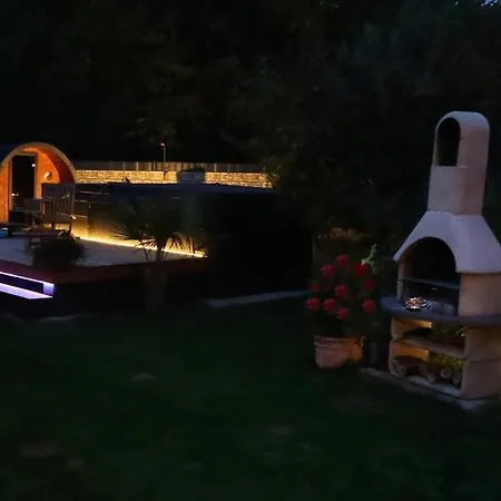 Berlinurlaub Im Gruenen, Pool-whirlpool Beheizt, Sauna, Spielplatz, Grill, 3 Doppelzimmer Holiday home