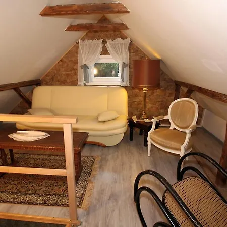 Holiday home Berlinurlaub Im Gruenen, Pool-whirlpool Beheizt, Sauna, Spielplatz, Grill, 3 Doppelzimmer *