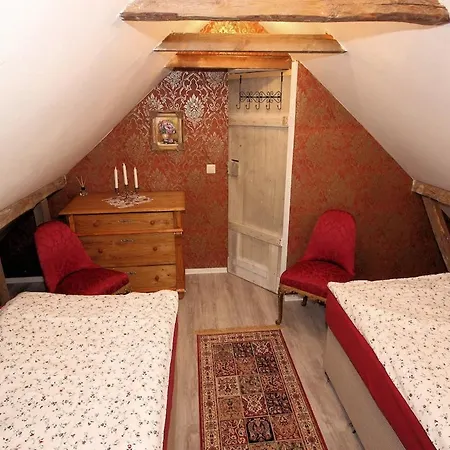 Berlinurlaub Im Gruenen, Pool-whirlpool Beheizt, Sauna, Spielplatz, Grill, 3 Doppelzimmer Holiday home Blankenfelde-Mahlow