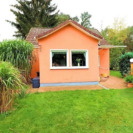 Holiday home Berlinurlaub Im Gruenen, Pool-whirlpool Beheizt, Sauna, Spielplatz, Grill, 3 Doppelzimmer Blankenfelde-Mahlow