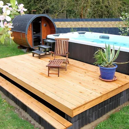 Holiday home Berlinurlaub Im Gruenen, Pool-whirlpool Beheizt, Sauna, Spielplatz, Grill, 3 Doppelzimmer