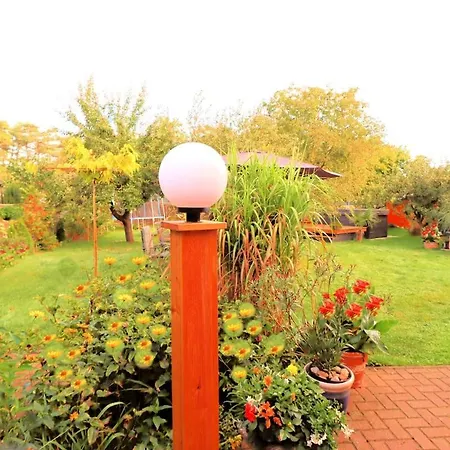 Holiday home Berlinurlaub Im Gruenen, Pool-whirlpool Beheizt, Sauna, Spielplatz, Grill, 3 Doppelzimmer *