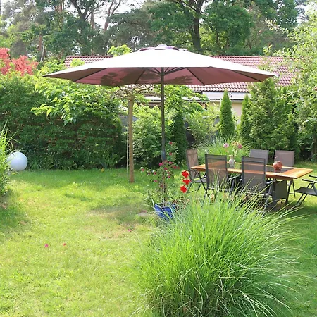 Berlinurlaub Im Gruenen, 6 Betten, Pool, Sauna, Spielplatz, Grill, Tischtennis Holiday home Blankenfelde-Mahlow