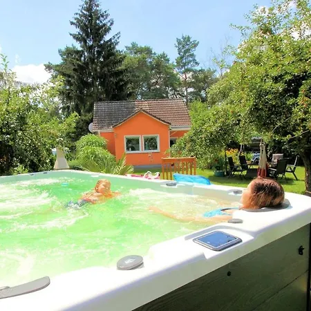בית נופש Berlinurlaub Im Gruenen, 6 Betten, Pool, Sauna, Spielplatz, Grill, Tischtennis