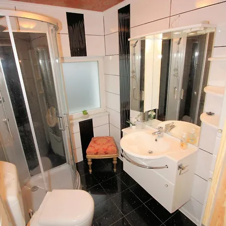 Dom wakacyjny Berlinurlaub Im Gruenen, 6 Betten, Pool, Sauna, Spielplatz, Grill, Tischtennis *