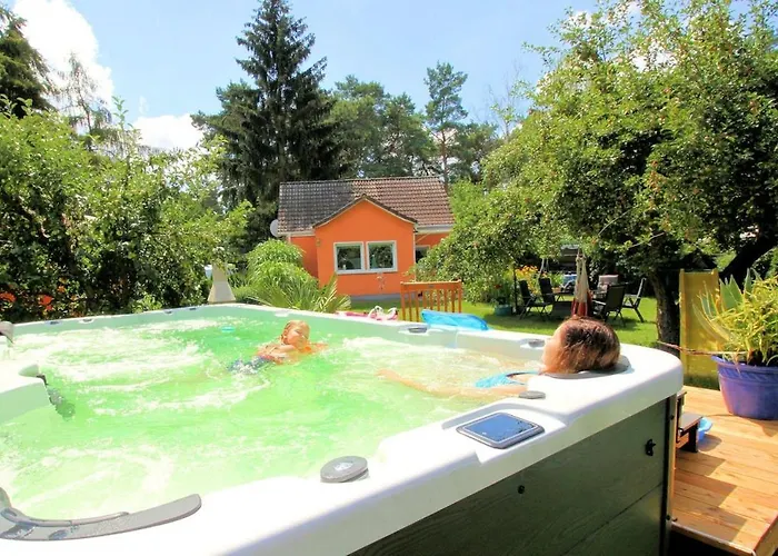 Holiday home Berlinurlaub Im Gruenen, 6 Betten, Pool, Sauna, Spielplatz, Grill, Tischtennis