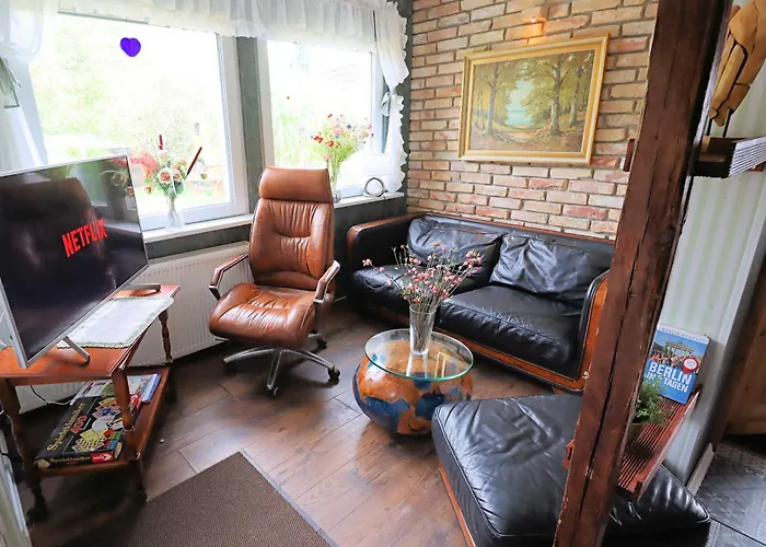 Holiday home Berlinurlaub Im Gruenen, 6 Betten, Pool, Sauna, Spielplatz, Grill, Tischtennis *