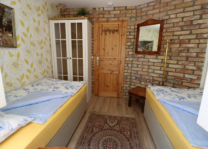 Holiday home Berlinurlaub Im Gruenen, 6 Betten, Pool, Sauna, Spielplatz, Grill, Tischtennis Blankenfelde-Mahlow